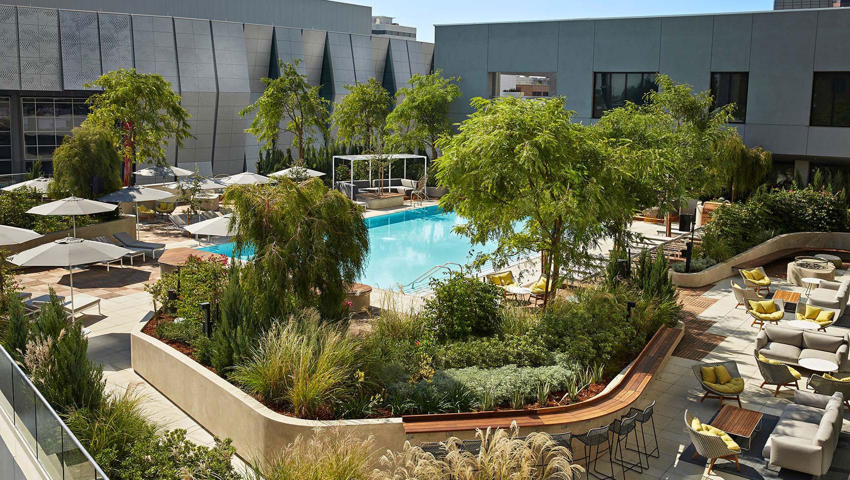 aerial-view-pool-sitting-area-sawyer-hotel-sacramento-kimpton